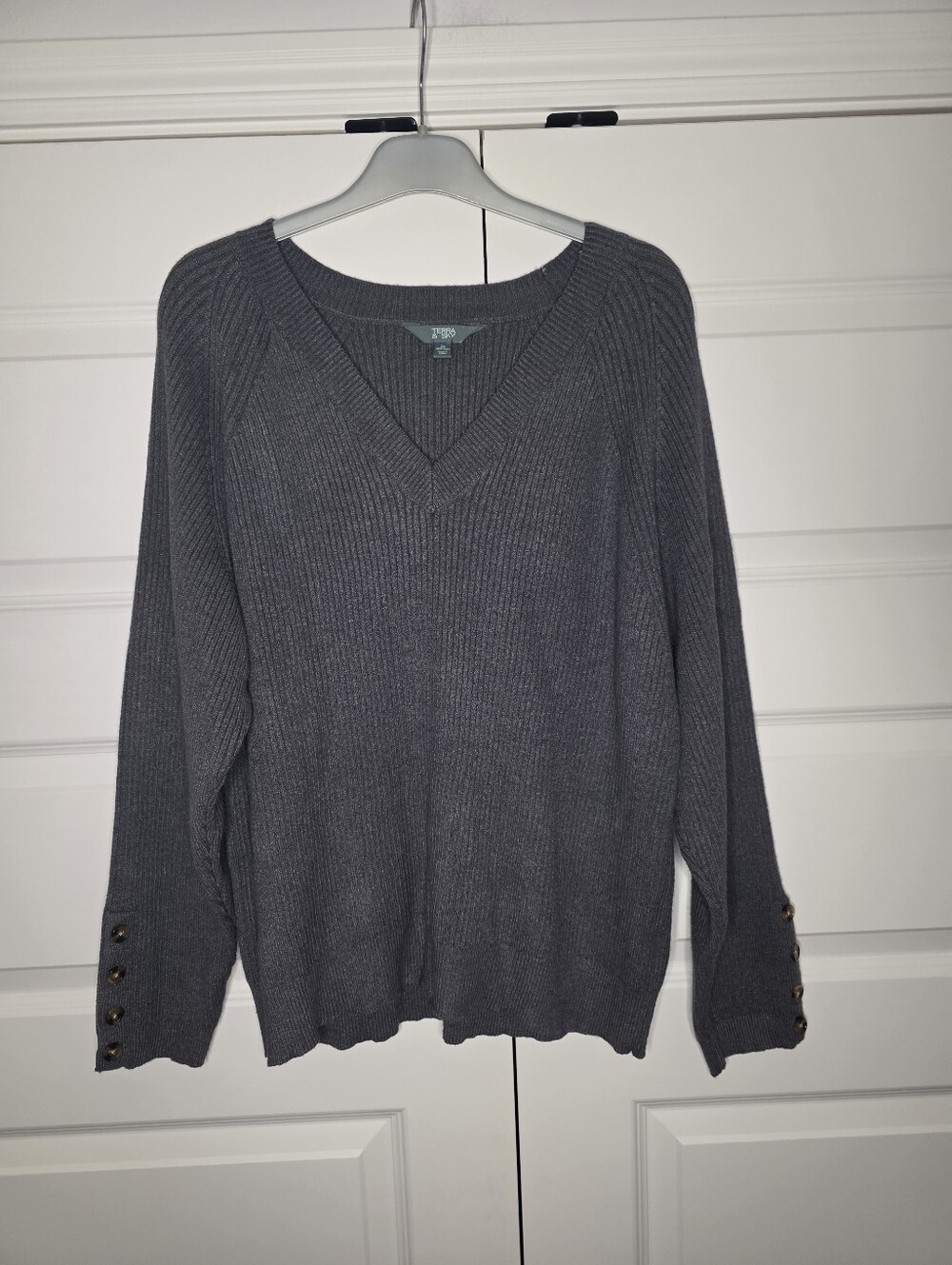 NWT Terra & Sky Womens 2X (20W-22W) Charcoal Grey V-Neck Long Sleeve Sweater